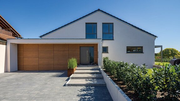 Haus Dettmer | Stilvolle Geradlinigkeit mit Etage für den Nachwuchs.